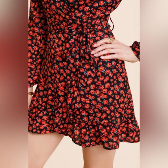 Francescas NWT Size Large Red/Black Kamilla Rose Floral Printed Wrap Mini Dress - Picture 5 of 11
